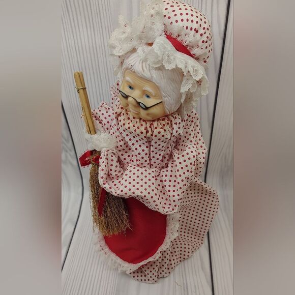 FREE w/ Purchase Vintage Handmade  Grandma Dolls - Picture 12 of 16